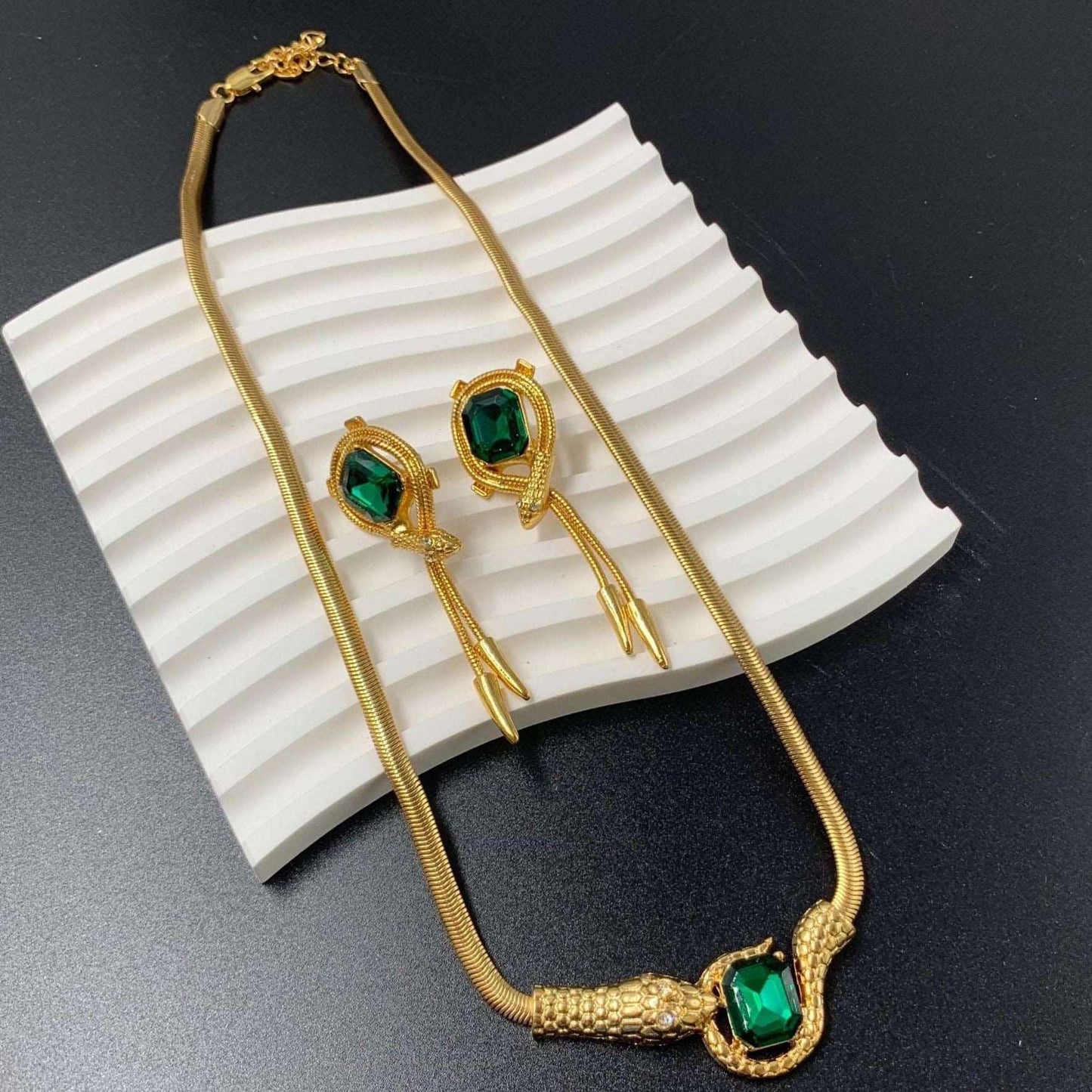 Emerald Spirit Snake chain necklace and earrings set