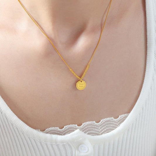 【GOOD LUCK】 Engraved Round Pendant Clavicle Necklace